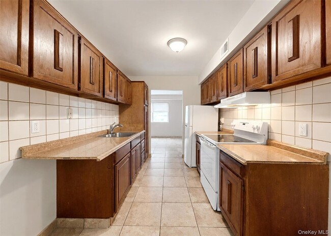 Photo - 136 Hill Crescent