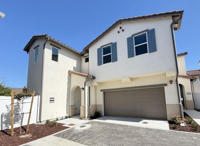 Building Photo - Brand New Construction in River Terrace Development!