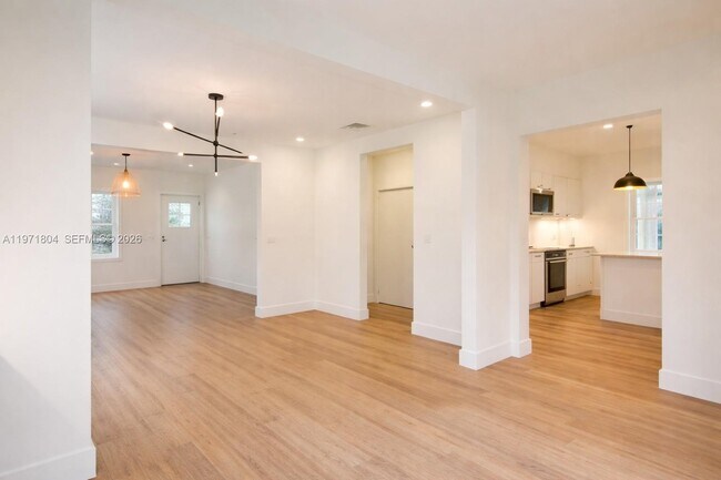 Photo - 640 NE 71st St