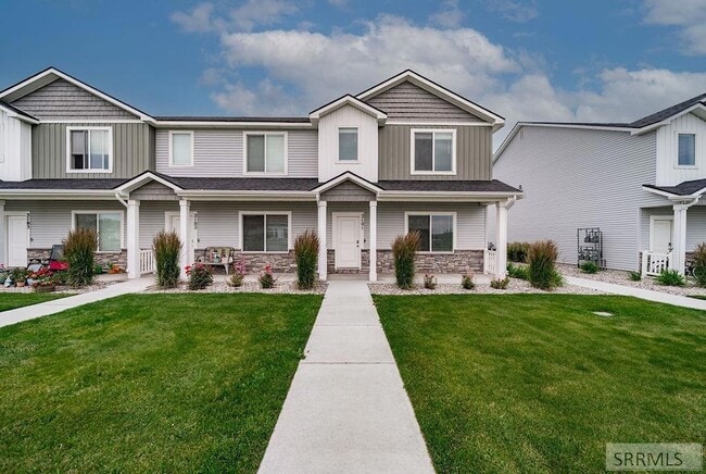 Photo - 651 S 2400 W House