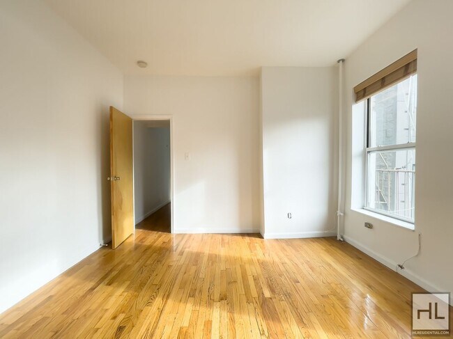 Photo - DIAMOND STREET / Greenpoint Studio / Amazi... Unit 8