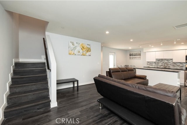 Building Photo - 2651 S Hobart Blvd Unit 9