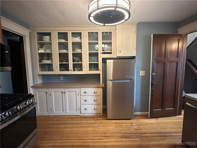 Photo - 365 W Utica St