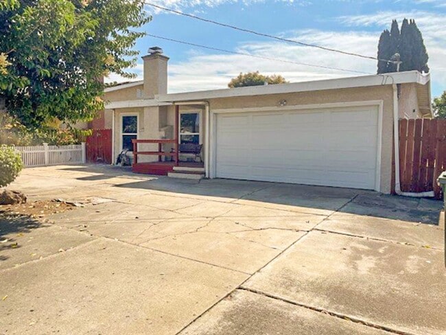 Photo - 3 Bed 2 Bath Home in Newark with Large Backyard! Small Pets Welcomed!