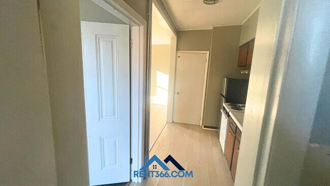 Photo - 101 N George St