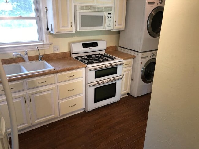 3228 NW 45th St
