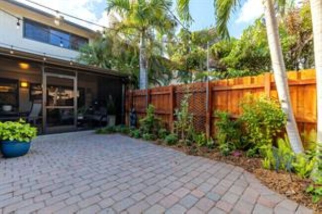 Photo - 2134 NE 9th Ave