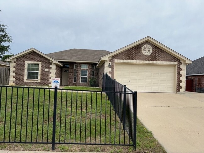 Building Photo - 9911 Diana Dr