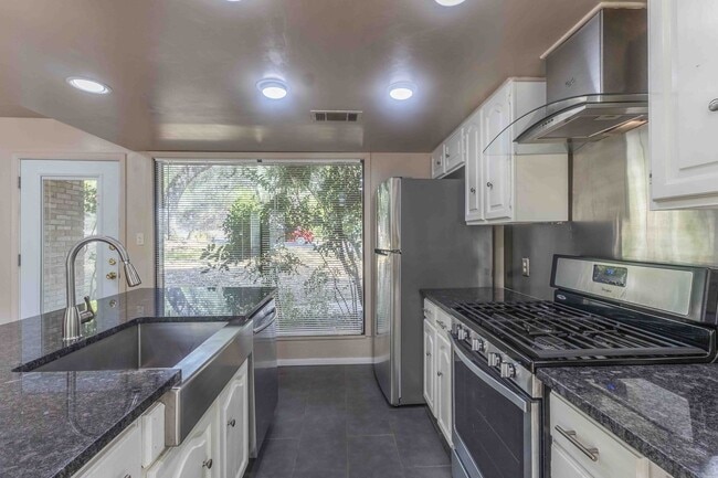 Photo - 3901 Knollwood Dr