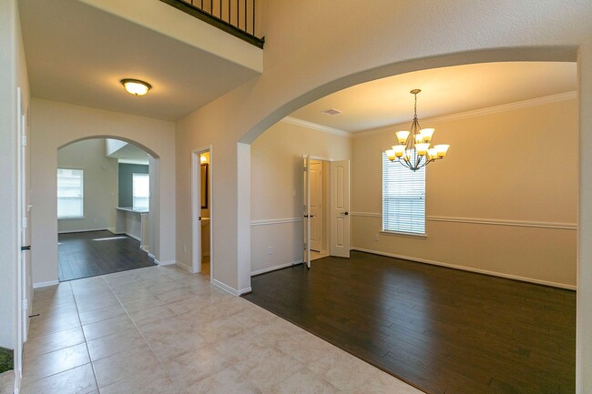 Building Photo - 2919 Iris Gable Ct