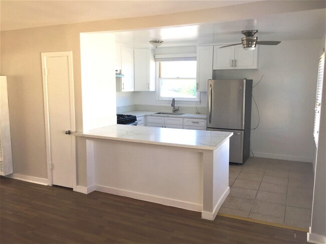 Photo - 12641 Vanowen St Unidad A