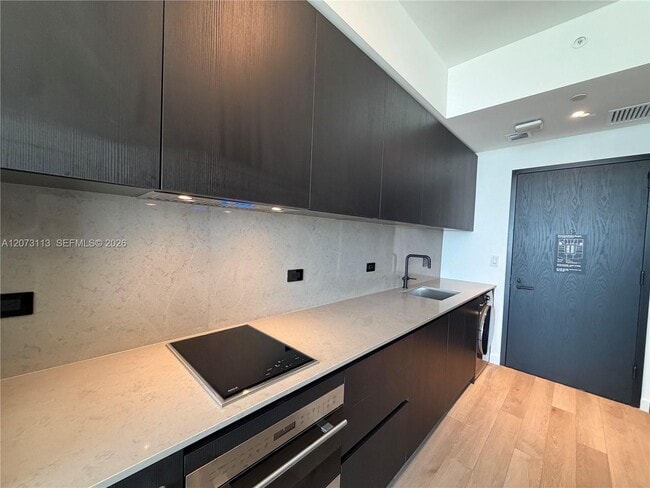Building Photo - 20 NE 11th St Unit 2703B