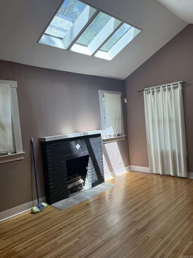 Photo - 1700 N Taylor St