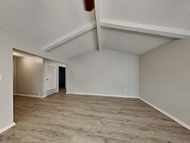 Photo - 617 NW Sandra Ln