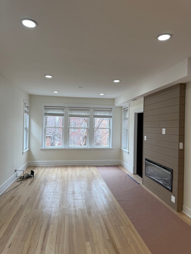 Photo - 5232 W Montana St Unidad 2