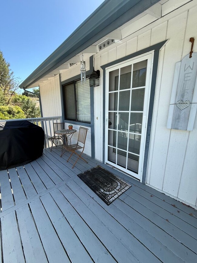 Building Photo - Charming 1 Bed 1 Bath Studio Available 6/1/26!!