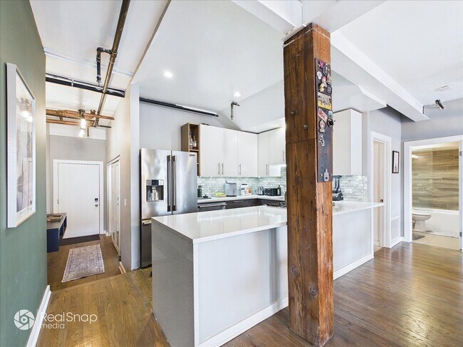 2221 N Lister Ave