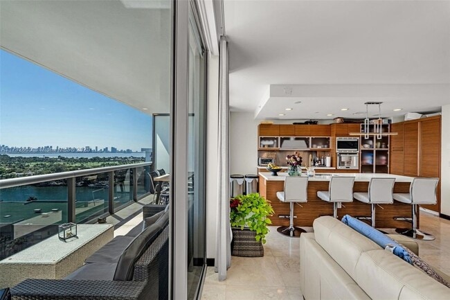 Building Photo - 5875 Collins Ave Unit 1704 Rental