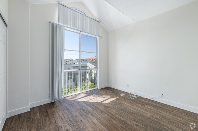 2BR, 1BA - 800SF - Second Bedroom
