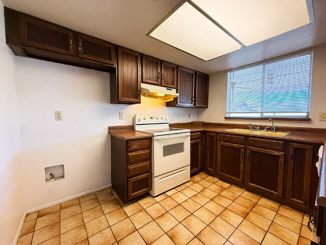 Photo - "Charming 3-Bedroom Oasis in Goodyear - Sp...