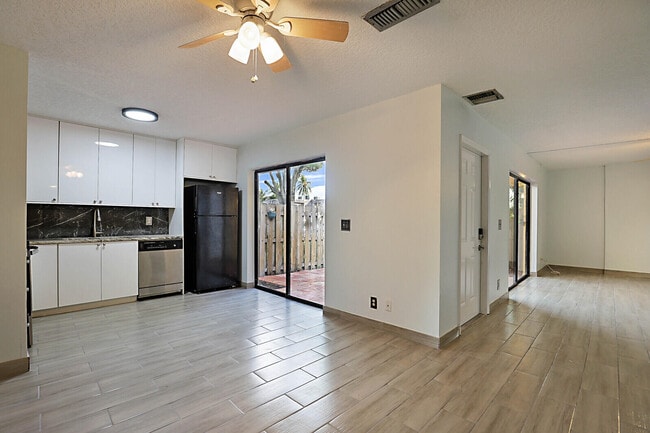 Photo - 253 Woodland Rd