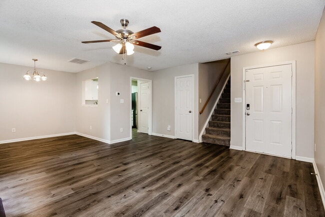 Photo - 120 W Walnut Ave