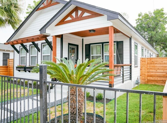 Photo - 1215 Lamar St