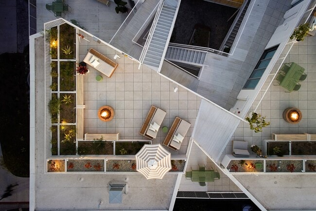 Building Photo - Comma Barrington Co-Living