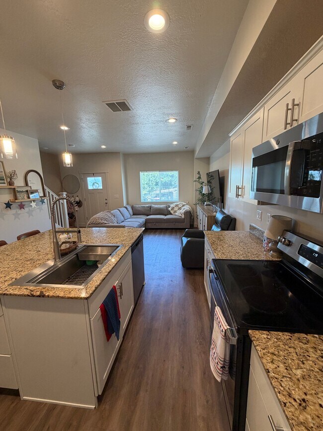 Photo - 1362 N 250 W