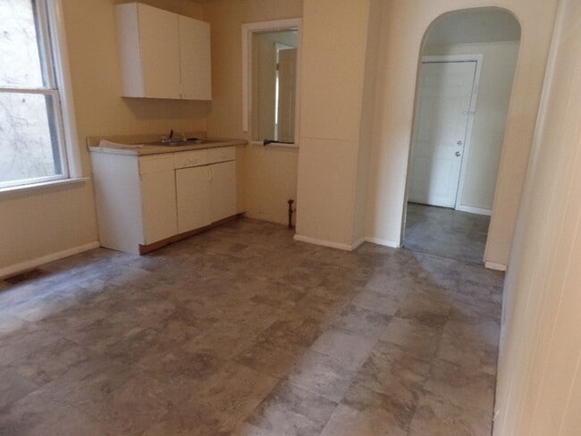 Photo - 2 Bedroom House w/ washer and dryer hook up