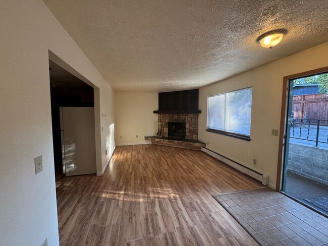 2104 Roosevelt Dr Unit 7