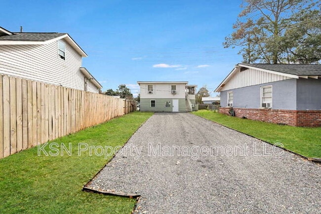 Building Photo - 2015 E 58th St Unit Duplex Dn