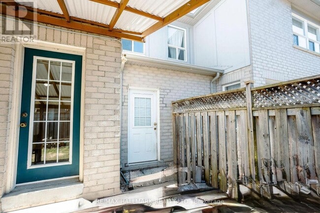 Photo - 384 Flagstone Way