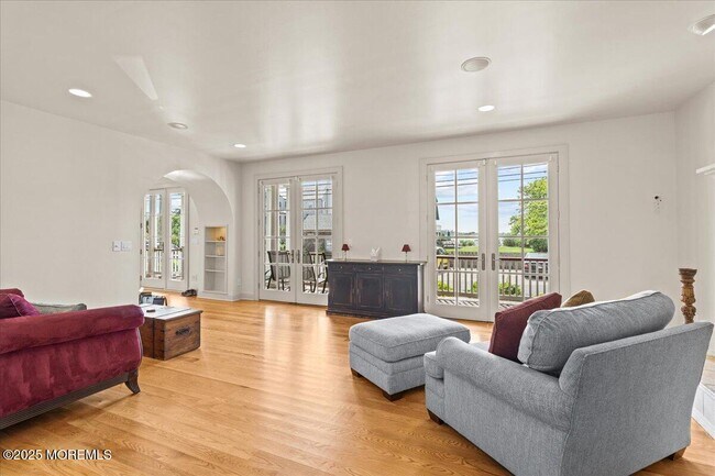 Photo - 1043 Barnegat Ln