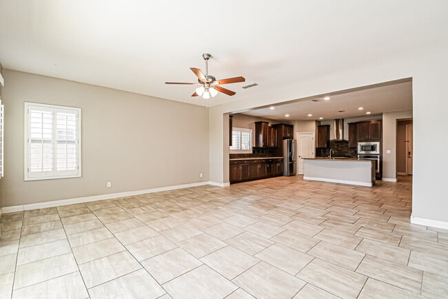 Photo - 10843 Thatcher Ave