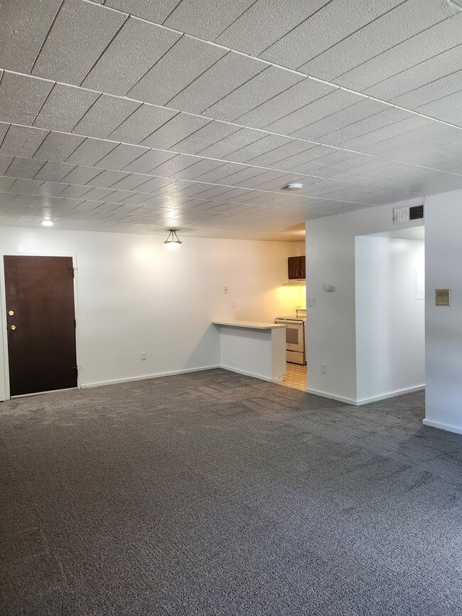 PC 3306 Dining Area