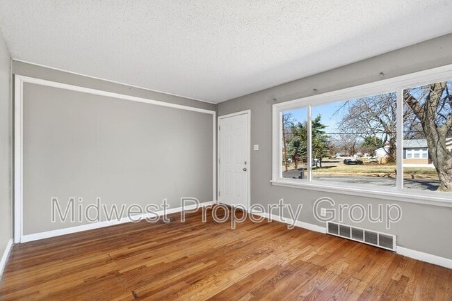 Photo - 8280 Frost Ave