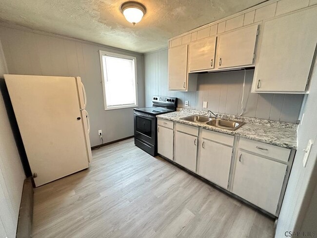 Photo - 1695 Solomon Run Rd