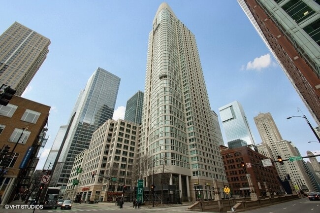 Building Photo - 345 N LaSalle St Unit 2302