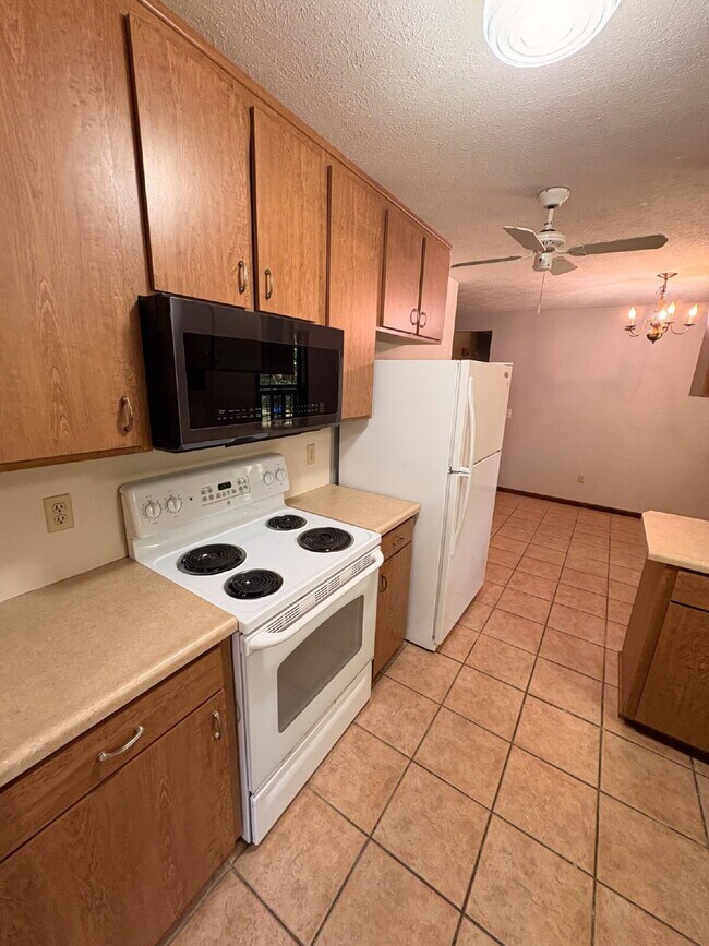 Charming 3-Bed, 2-Bath Home with 1623 sq. ft. of Comfort in the North Side of Tallahassee!