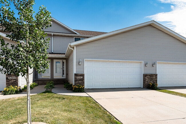 Building Photo - 5147 Kacena Ave Unit 5147 Kacena Avenue