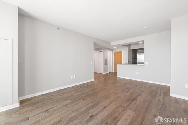 425 1st St