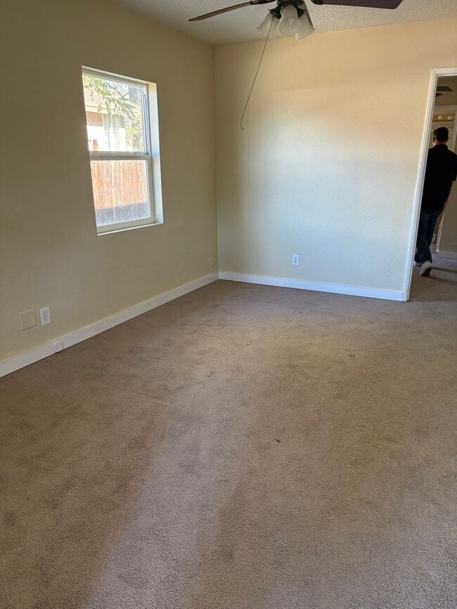 Photo - FOR RENT!! AVAILABLE 12/20/2025