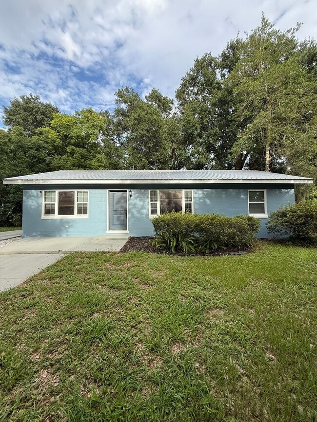 Renovated 2/1 Home walkable to Downtown De... - Renovated 2/1 Home walkable to Downtown De...