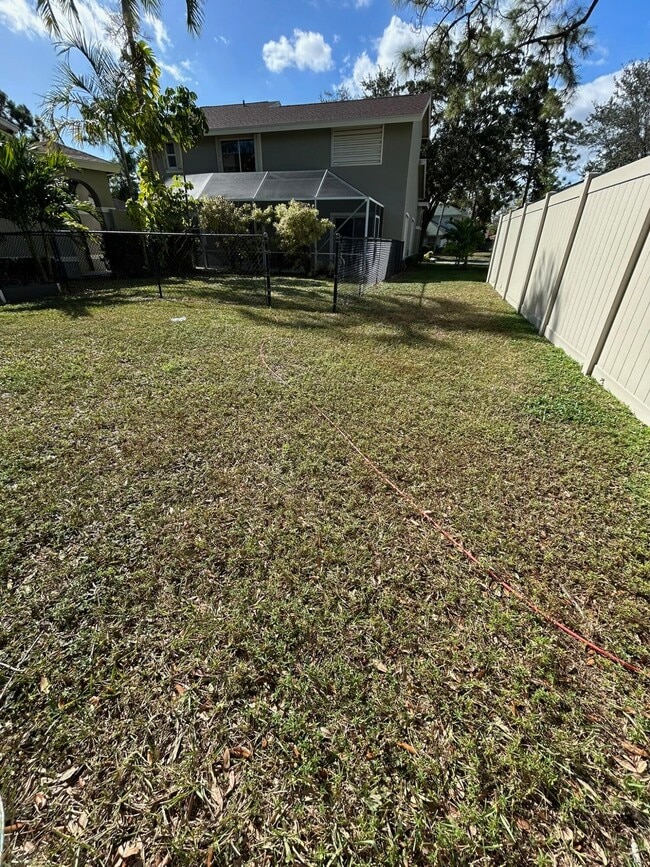 1136 Staghorn St