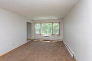3BR, 1BA - 1,026SF