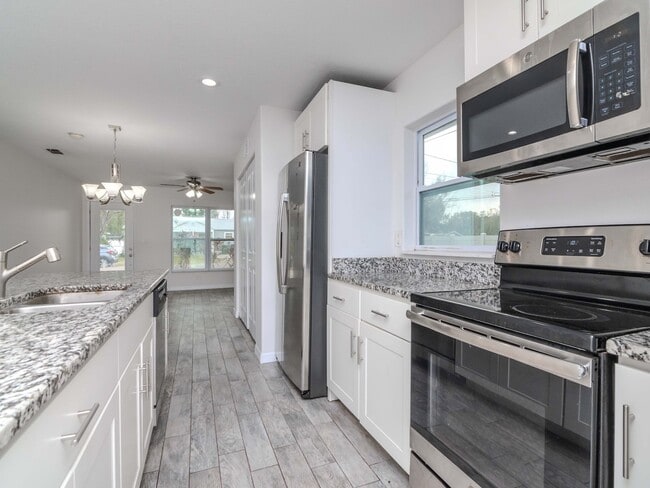 Charming 3-Bedroom, 2-Bathroom Home in South Tampa – Perfect Location!