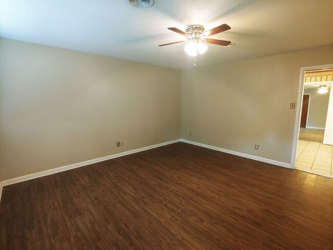 Photo - 10005 Raymond Dr