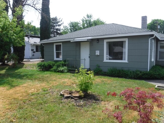 Building Photo - 2 Bedroom House Medford