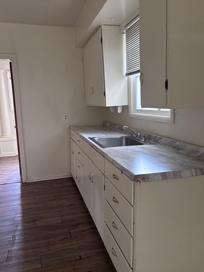 Building Photo - 241 N Hayes Ave Unit 2